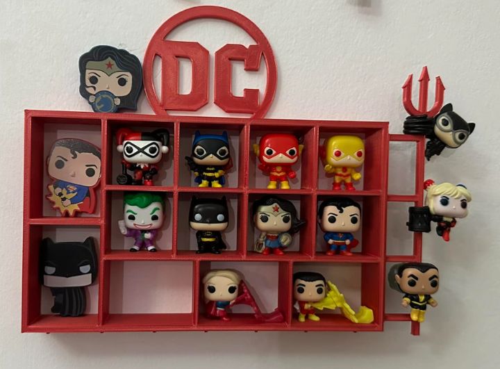 מעמד קיר לסדרת DC של קינדר